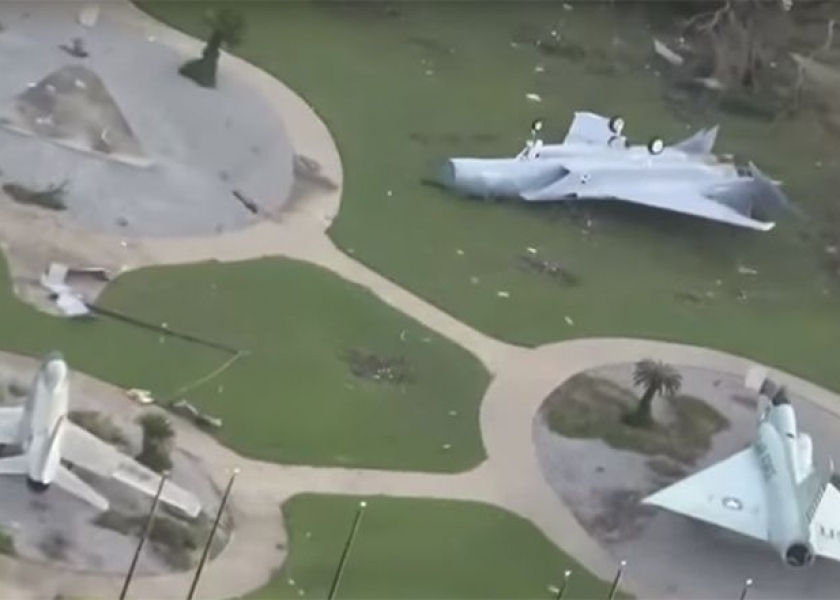 В США более 20 истребителей F-22 Raptor после урагана пропали без вести