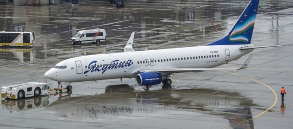 Самолёт Боинг 737 АК «Якутия» задел при взлёте ВПП