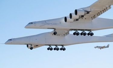 Stratolaunch становится самым большим в мире самолетом