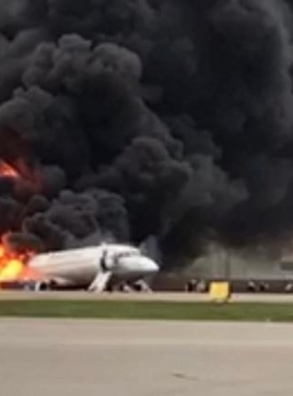 13 человек погибли при пожаре самолета Superjet 100 в Шереметьево