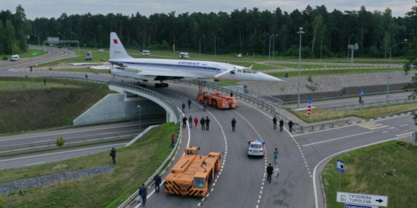 В Жуковском идёт монтаж памятника самолёту Ту-144