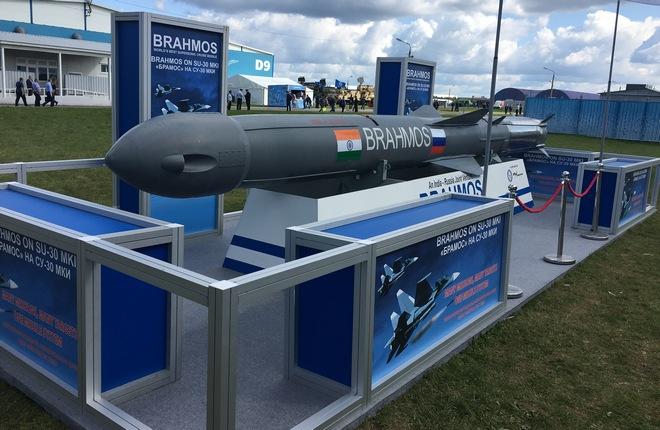 Первые пять строевых Су-30МКИ модифицируют под ракету BrahMos-A