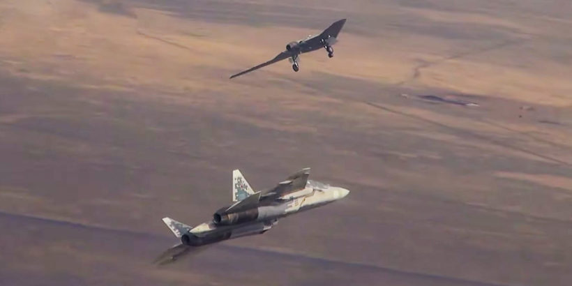 Cовместный полёт ударного БПЛА «Охотник» и истребителя Су-57 (видео)