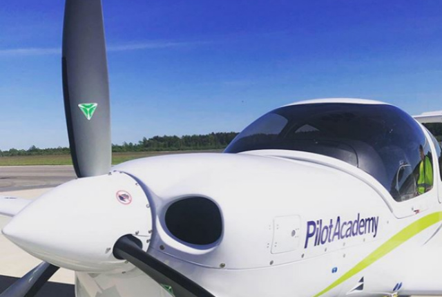 Летная академия airBaltic выпустила первых пилотов