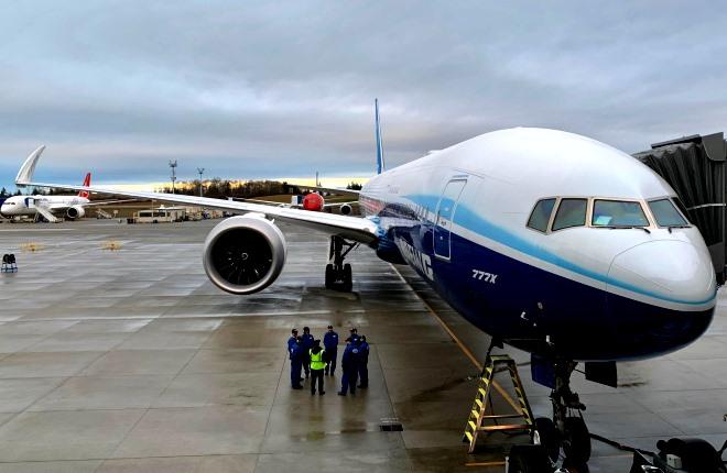Широкофюзеляжный самолет Boeing 777Х впервые поднялся в небо