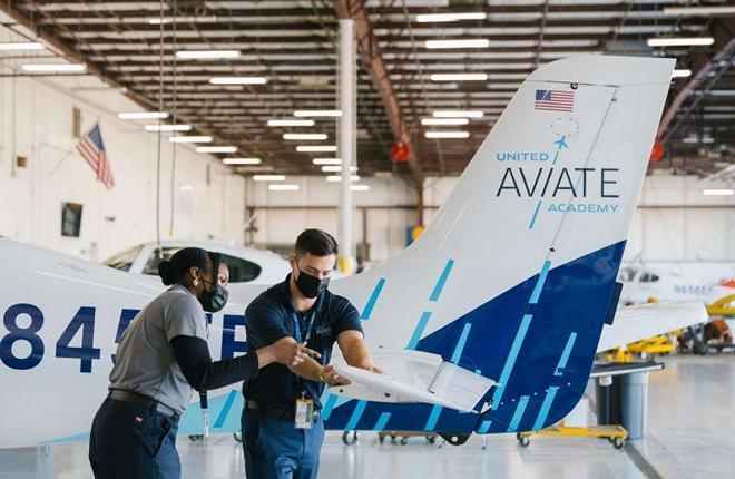 Первая американская авиакомпания открыла летную школу, чтобы победить кадровый голод