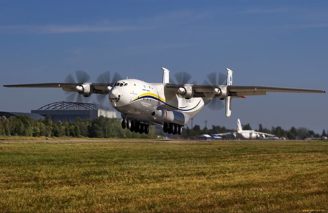 тяжёлый турбовинтовой военно-транспортный самолет АН-22 «Антей»