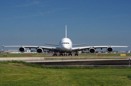 Стоимость двигателей Airbus A380 упала вдвое