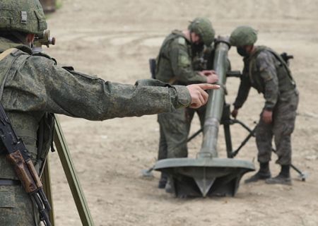 В Забайкалье минометные расчеты мотострелкового соединения Восточного военного округа (ВВО) уничтожили более 50 единиц бронеобъектов условного противника