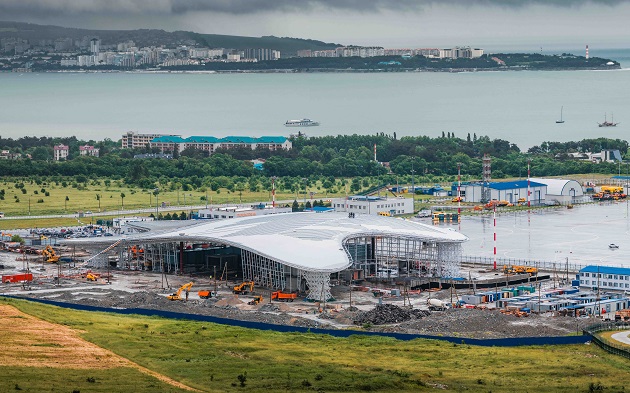 Остекление фасадов нового терминала аэропорта Геленджик завершено на 15 %