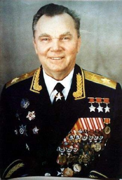 Маршал авиации, трижды Герой Советского Союза И.Н.Кожедуб. 1985 г.