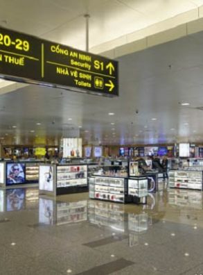 В аэропорту Ханоя на земле столкнулись два пассажирских самолета