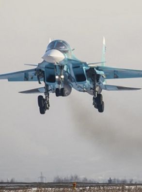 "Петлю Нестерова" и "горизонтальную бочку" выполнили экипажи самолетов Су-34 в небе над Южным Уралом