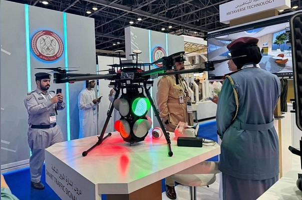 В Дубае представили первый дрон-светофор