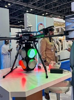 В Дубае представили первый дрон-светофор