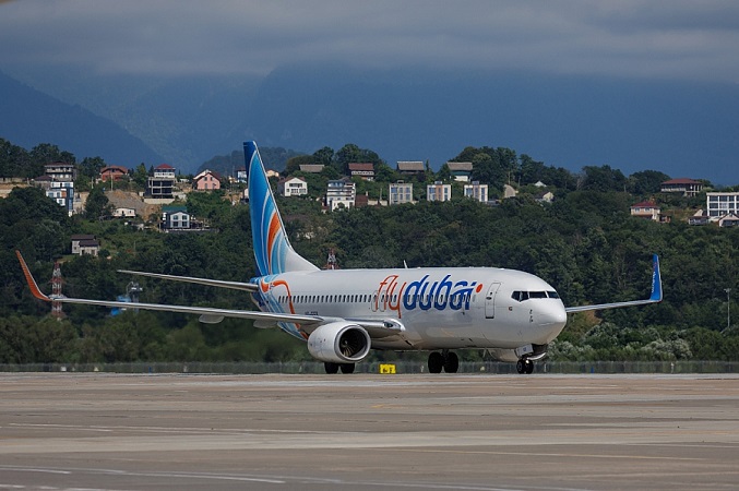 Boeing 737 авиакомпании Fly Baghdad в аэропорту Сочи